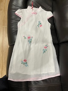 北京老字号瑞蚨祥女童旗袍，去北京旅游时买的，400多，仅试穿