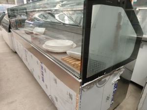 出售一台千年冷柜久久鸭,熟食保鲜柜,20年机器,九成新,有需