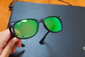 雷朋儿童太阳眼镜,绿色镜面.美国代购,适合八岁以下孩子吧,八