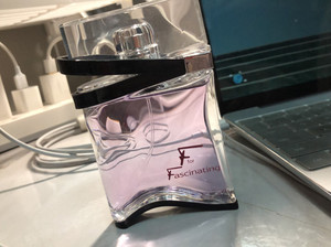 菲拉格慕香水菲比寻常