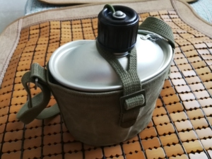 正品65式伞兵水壶,70年代原品,库存了半个世纪,土黄色空降