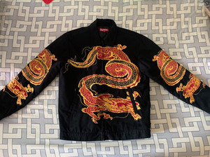 正品supreme18fw中国龙袍,美版m码,国内穿m码或者