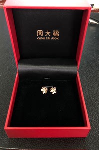 周大福小心意耳钉