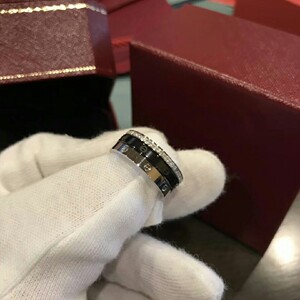 卡地亚黑陶瓷戒指带钻 cartier全新love系列