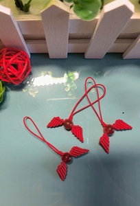 纯手工编织玛瑙天使翅膀手机挂件红黑款包挂可爱原创个性情侣饰品