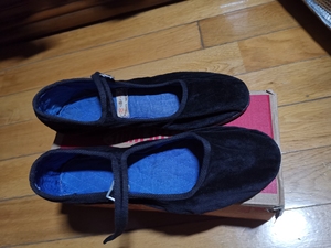 黑色一带平绒平跟空心底布鞋,上海双鸥牌长征鞋厂生产,70年代