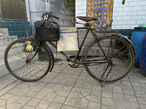 解放前日本宫田僧帽二八自行车,品相如图,汉奸把,飞机座,正常