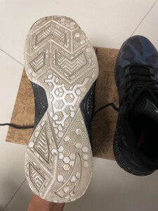 安踏克莱汤普森系列篮球鞋,42,专卖店正品,带原装鞋盒.