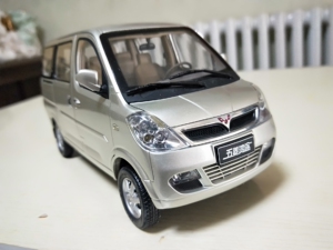 000人付款淘宝五菱鸿途 汽车模型 ,比例1:18,无包装有瑕疵!成色如图!