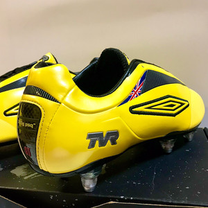 umbro 茵宝恩宝 tvr 限量联名 足球鞋