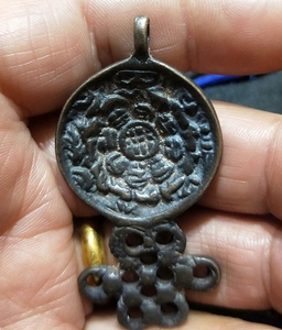 藏式铜质巴扎吉祥结蛙嘴老九宫八卦牌 尺寸高50 /宽38,一