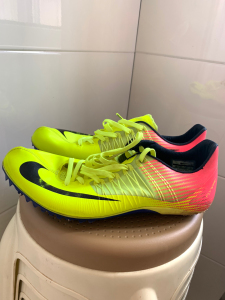 耐克钉鞋大白鲨里约