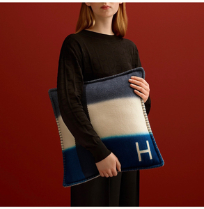 全新 爱马仕hermes 100%羊绒靠垫 抱枕 靠枕