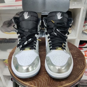 aj1 大伦纳德 白银漆皮 错版sample