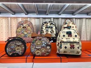 凯蒂小熊双肩包
