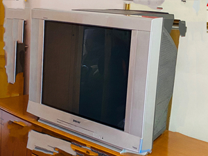 索尼34寸画中画,三维空间超重低音箱电视,型号kv-ex34