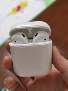 苹果 air pods 无线w1芯片 蓝牙耳机,盖子有点合不