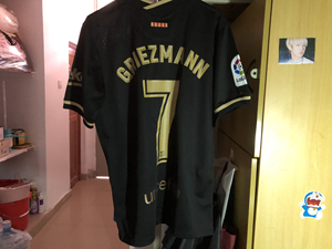 泰版球衣s码 1819年巴萨黑金客场 格里兹曼印号