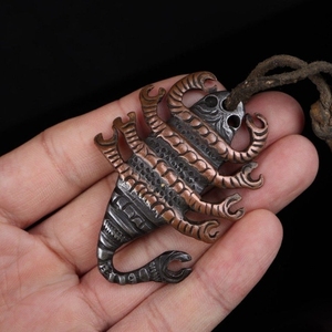 品牌铁作坊==大精品藏传老老寒铁锤铁镶铜忿怒莲师蝎子吊坠==