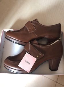 买一送一!全新米莲诺真皮女鞋高跟鞋!专柜购入!