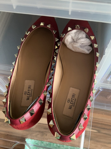 华伦天奴valentino平底红色麂皮铆钉鞋 有贴底 37码