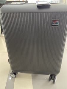 vishark鲨鱼行李箱20寸黑色拉杆箱,全新,闲置不退换