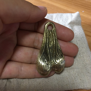 原版创意黄铜牛蛋钥匙扣个性汽车挂坠男士腰挂牛睾丸蛋蛋挂件饰品