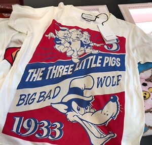 gucci三只小猪t恤,码数m,基本全新.吊牌摘下来了,扔衣