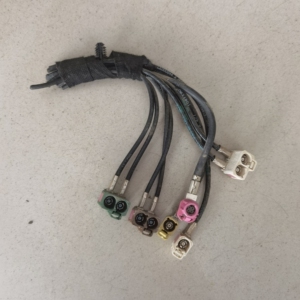 奔驰音响主机线束插头