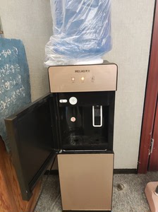 美菱饮水机柜式