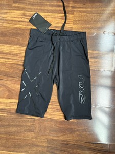 全新2XU处理电商尾单女士裸感高强度健身压缩短裤
