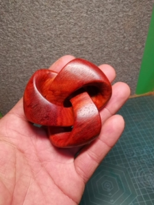 莫比乌斯环吊坠木