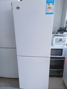 格力晶弘两门冰箱九成新,190立升,耗电低,还有双缸洗衣机低