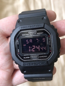 卡西欧小方块 casio dw-5600ms-1   军事红