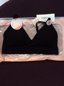 三福内衣,黑色b75(34b)这款是固定杯来的,抬手不跑杯