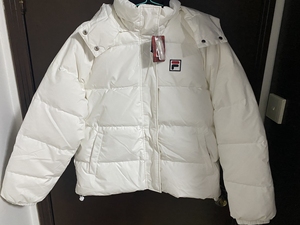 斐乐羽绒服,白色短款女士l码,170/88,全新未穿,白鸭绒