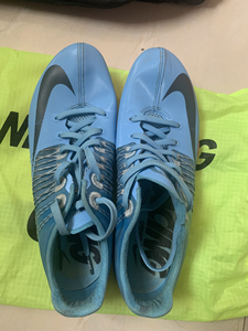 耐克大白鲨钉鞋