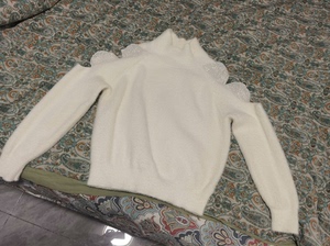 FIvEPLUS5十白色针织毛衣。试穿了一次基本全新的，精细