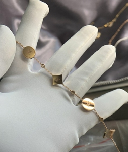 lv白贝母四花手链blossom系列镶三钻款18k金