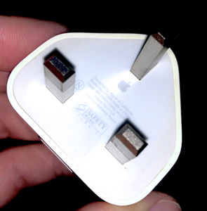 正品苹果原配件充电器5v1a港版/英版充电插头 a1399