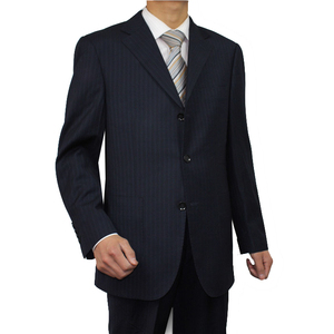 店 卖家:bingbing83 发货地:甘肃 兰州 属性:三粒单排扣 平驳领 琴曼