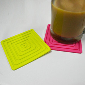 日本km1202 方形硅胶杯垫 隔热垫 防滑开瓶盖