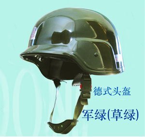 绿色头盔摩托车
