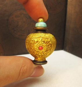 泰国 九世皇庙七彩佛陀血舍利子3000颗已上 有纯铜嘎乌盒安放其中