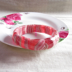 红润娇艳天然红纹石手排15.5*19.5*7.5mm重60.5克实物更漂亮