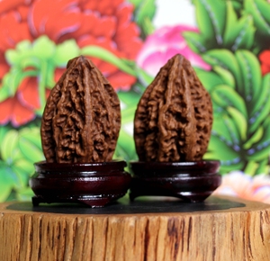 八棱大宫灯灯笼文玩核桃天然野生麻点多把玩盘时刺激穴位声音清脆