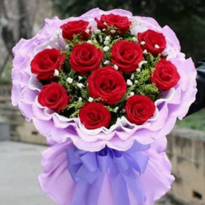 泰安同城鲜花速递11朵红玫瑰情人节女人节爱意表达生日祝福花束