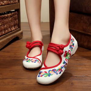 广场舞鞋女舞蹈鞋2018秋冬民族绣花鞋软底内增高老北京跳舞布鞋女