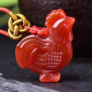 天然红玛瑙玉髓生肖鸡吊坠 鸡象征着守信准时 寓意辟邪祛灾神明