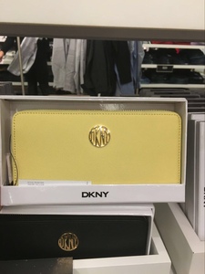 DKNY十字纹长款钱包 柠檬黄DKNY长款十字纹钱包，内衬卡